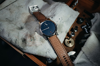 Uhrrad 01 blue liegt in der Werkstatt